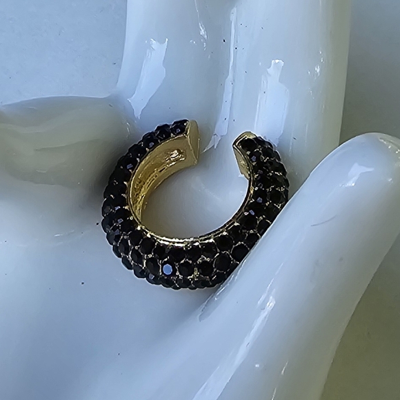 🖤 Black Gem Ear Cuff - Picture 2 of 9